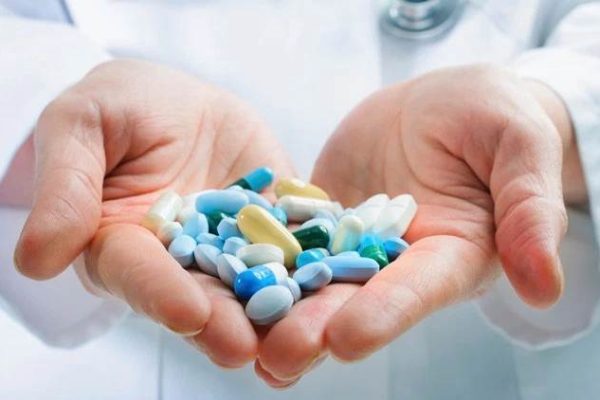 doctor holding tablets in hands